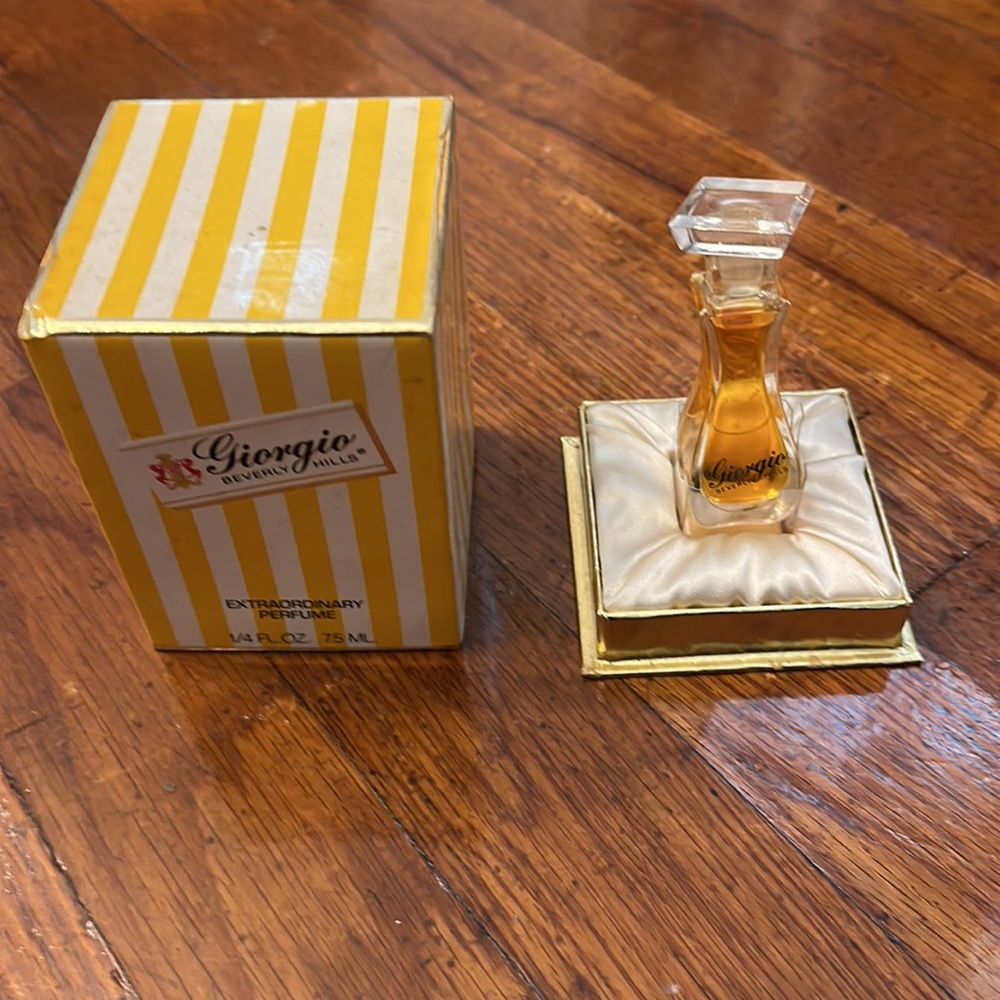 Giorgio Beverly Hills Women's Extraordinary Perfume in Yellow Striped Box RARE